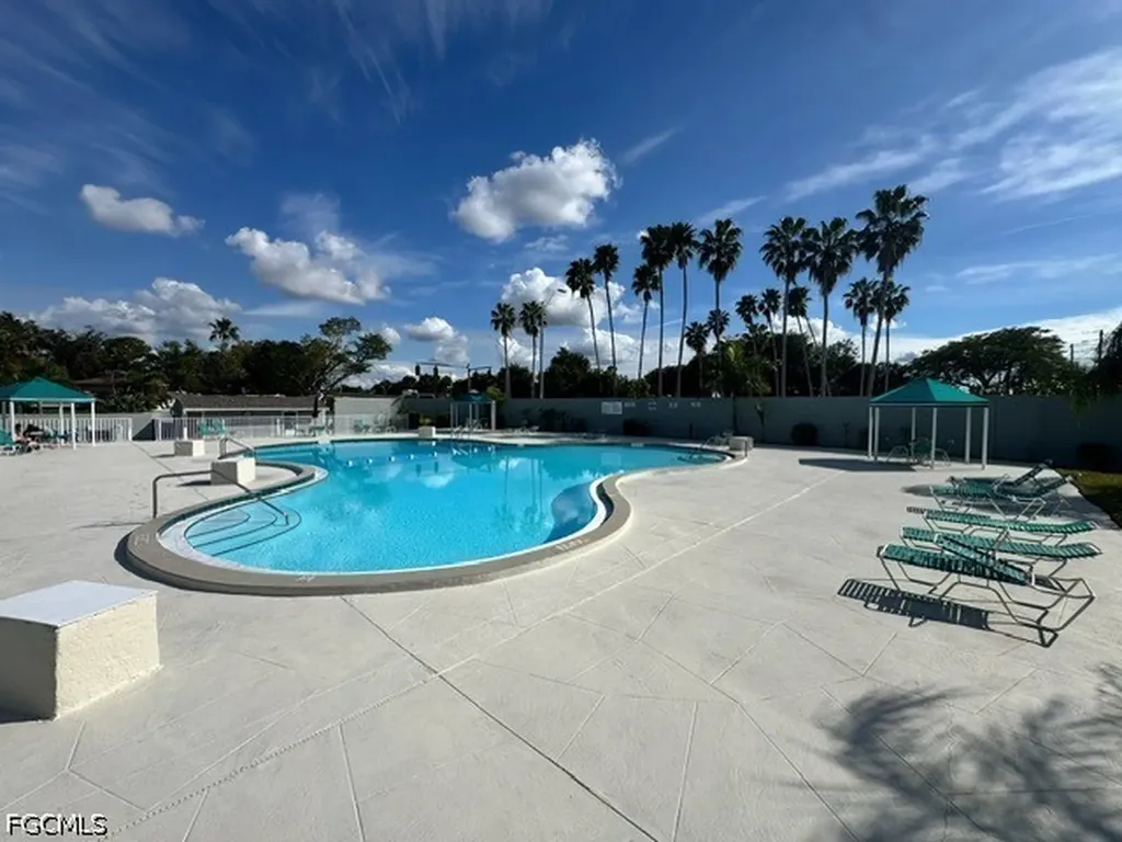 4265 Island Circle Fort Myers FL 33919