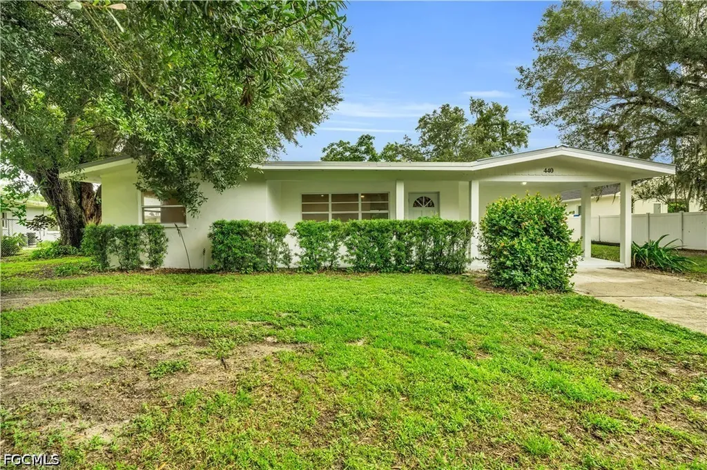 440 6th Avenue Labelle FL 33935