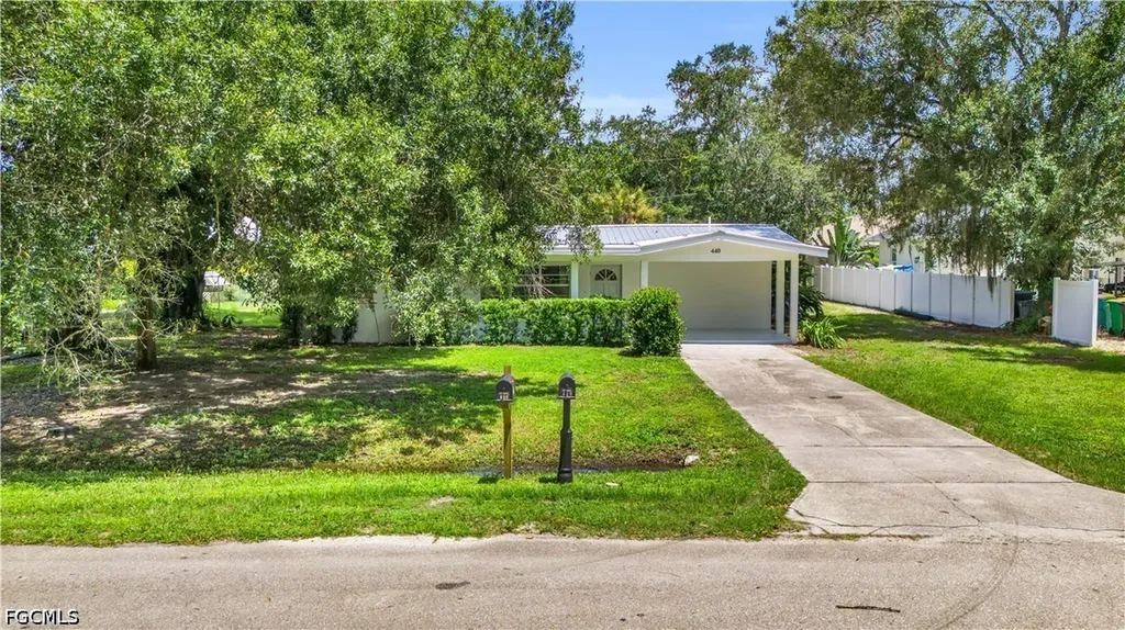 440 6th Avenue Labelle FL 33935