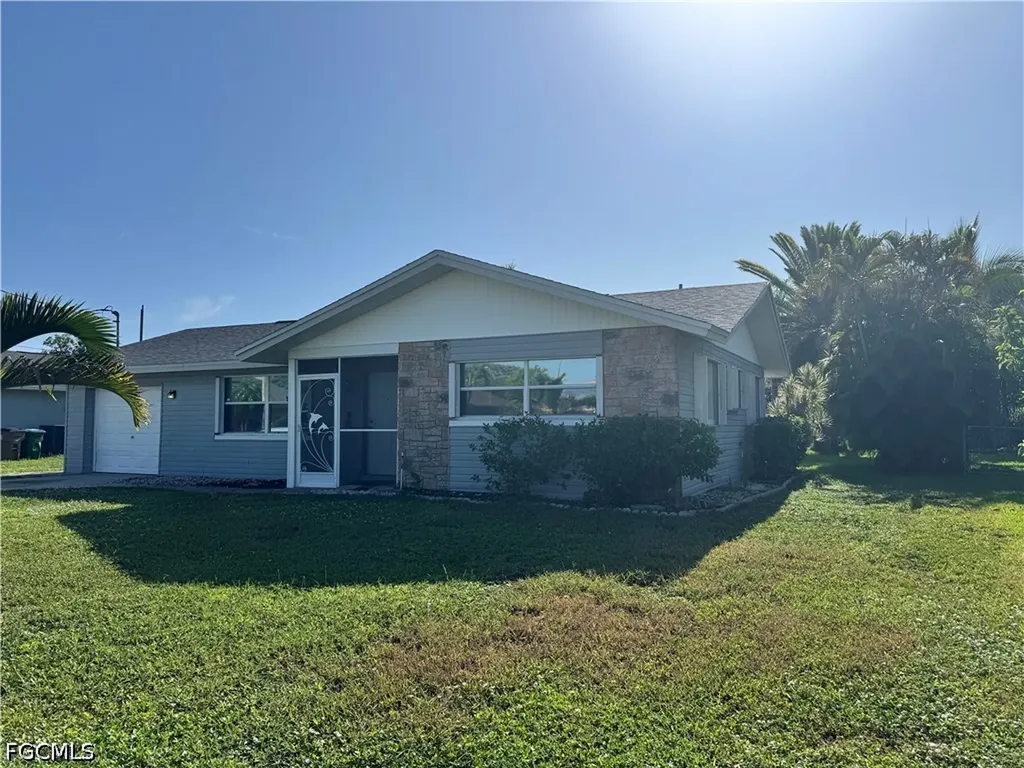 1027 SE 17th Avenue Cape Coral FL 33990