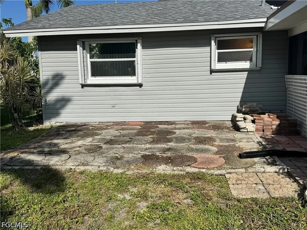 1027 SE 17th Avenue Cape Coral FL 33990