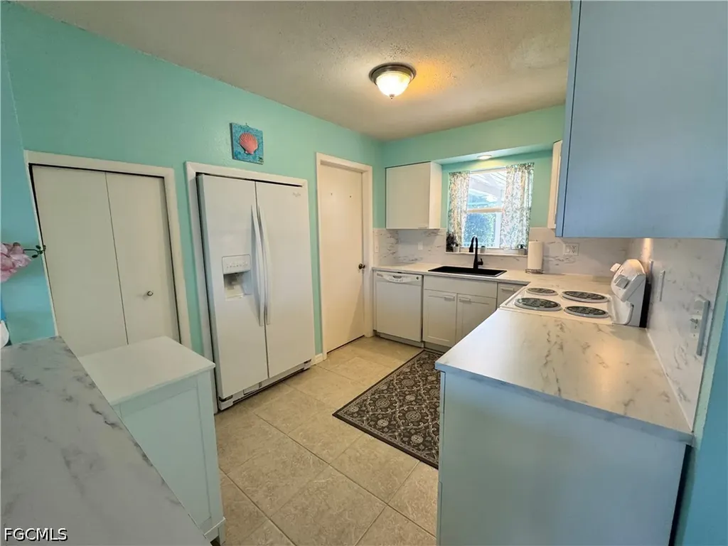 1027 SE 17th Avenue Cape Coral FL 33990