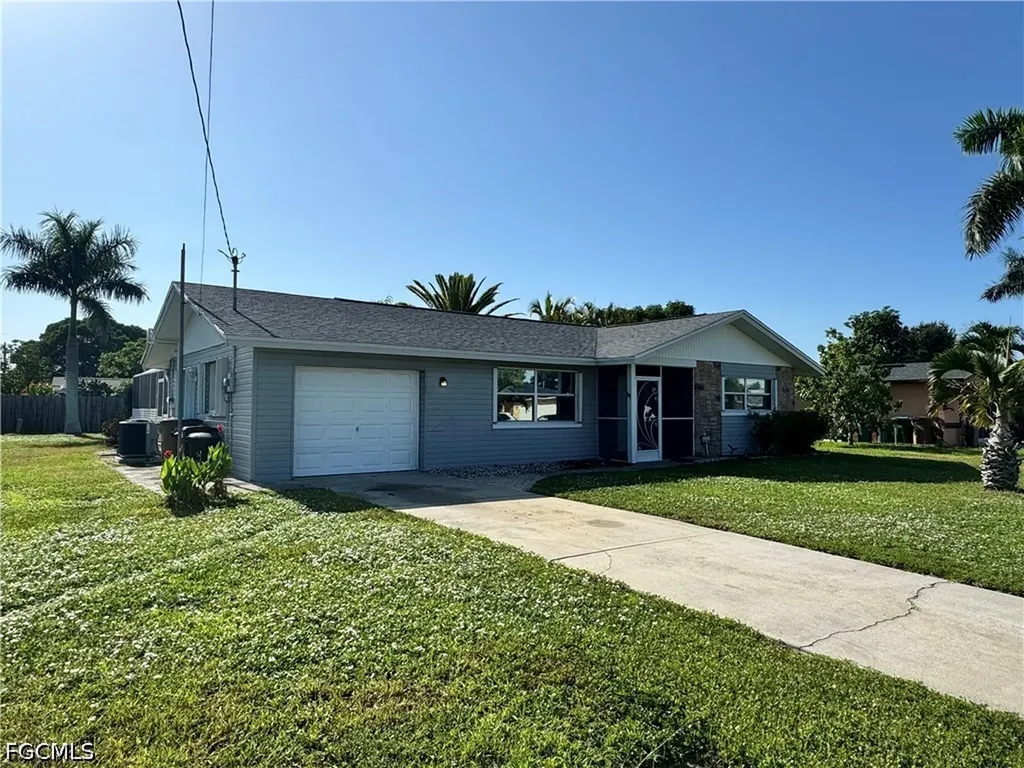 1027 SE 17th Avenue Cape Coral FL 33990