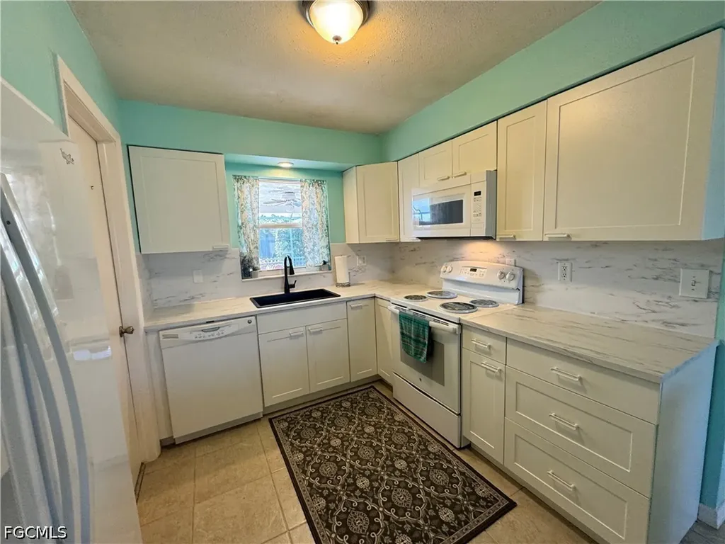 1027 SE 17th Avenue Cape Coral FL 33990