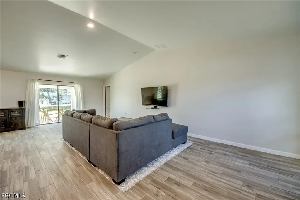 1236 NW 18th Terrace Cape Coral FL 33993