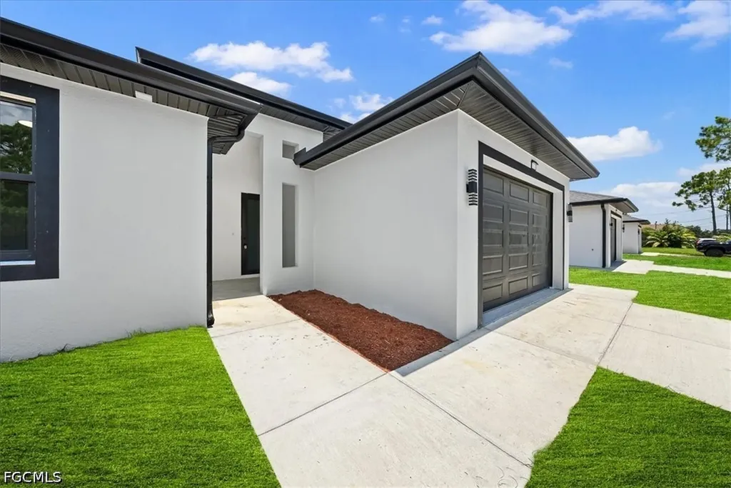 2129/2131 Fairway Drive Lehigh Acres FL 33973