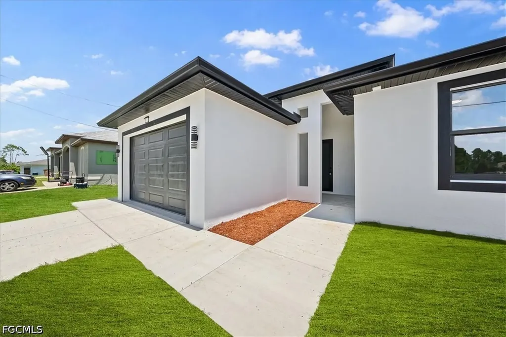 2129/2131 Fairway Drive Lehigh Acres FL 33973
