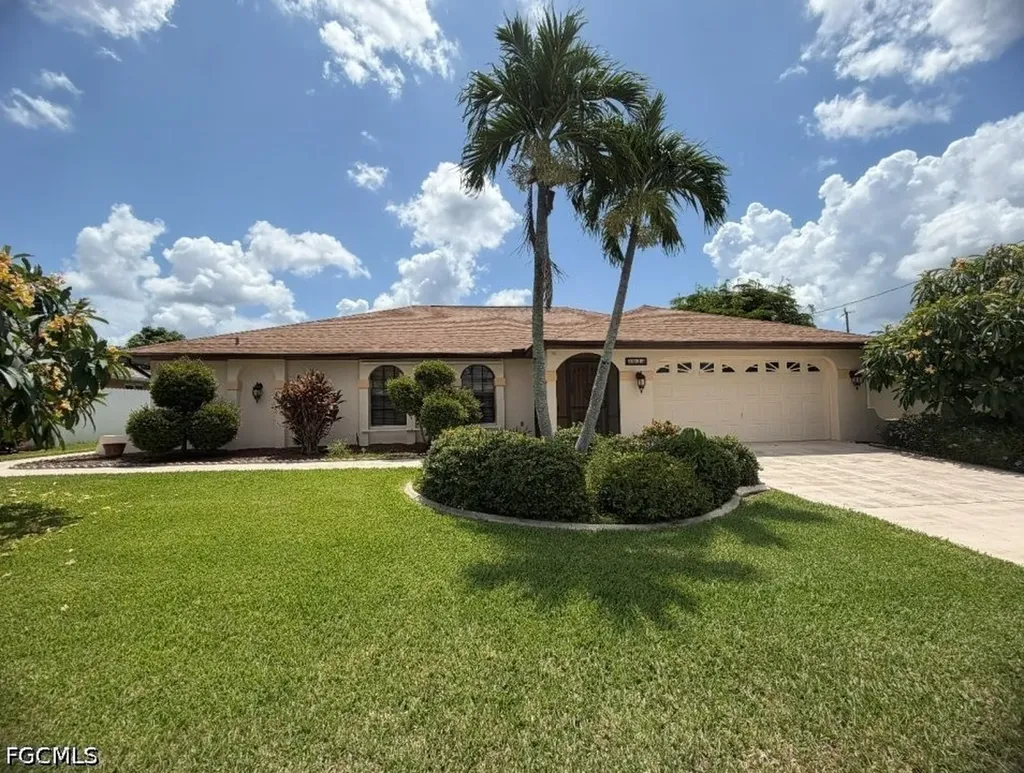 3923 SE 10th Place Cape Coral FL 33904