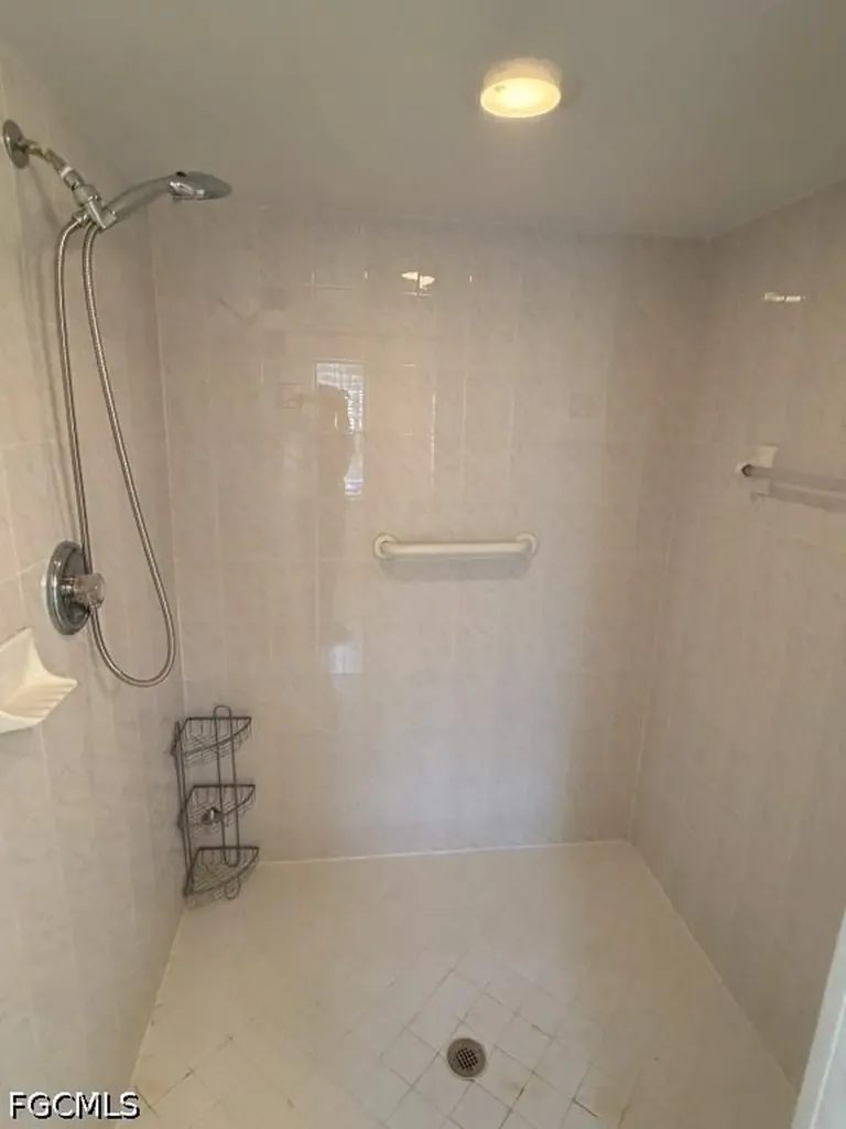 3923 SE 10th Place Cape Coral FL 33904