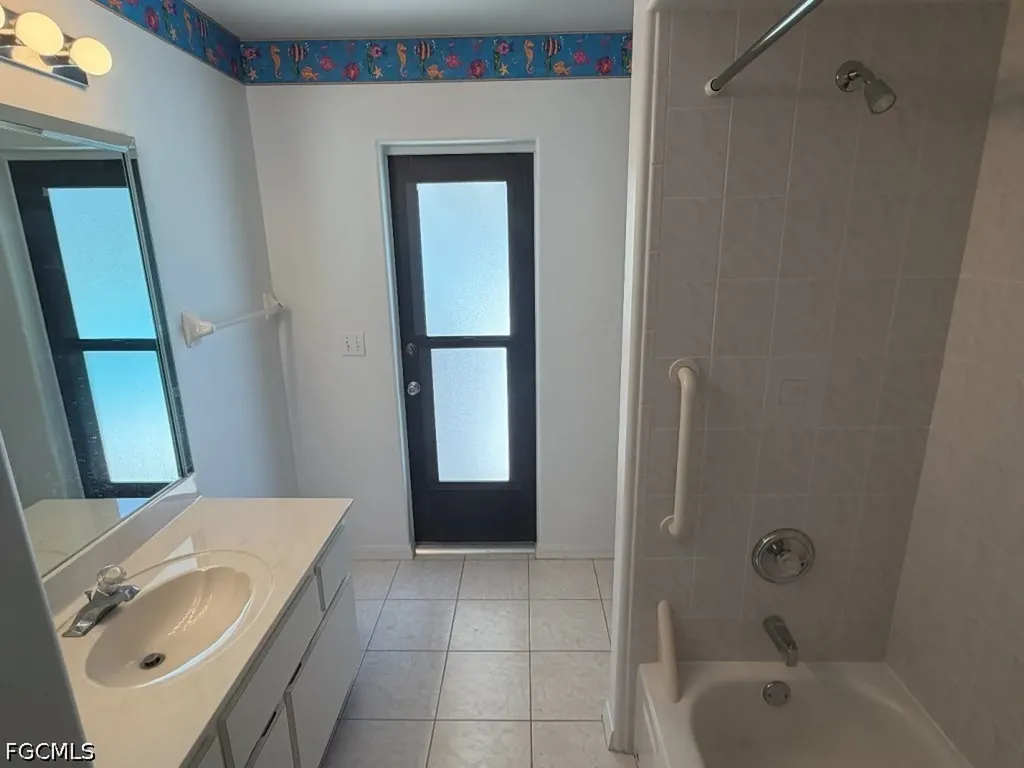 3923 SE 10th Place Cape Coral FL 33904