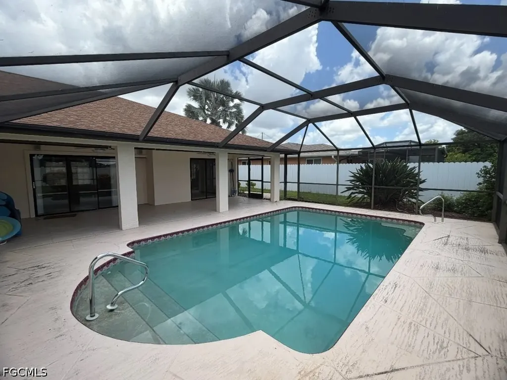 3923 SE 10th Place Cape Coral FL 33904