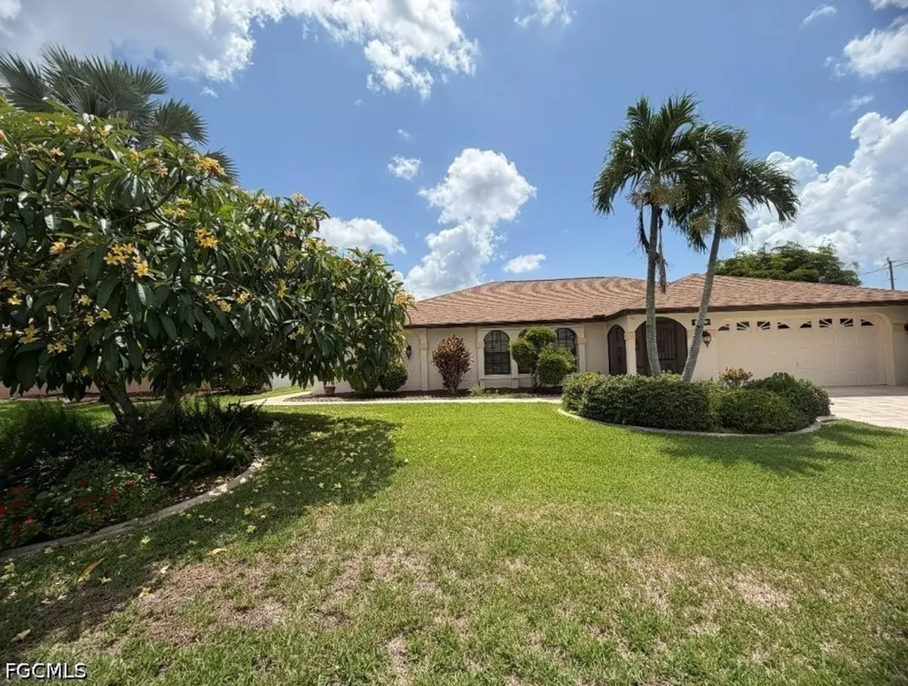 3923 SE 10th Place Cape Coral FL 33904