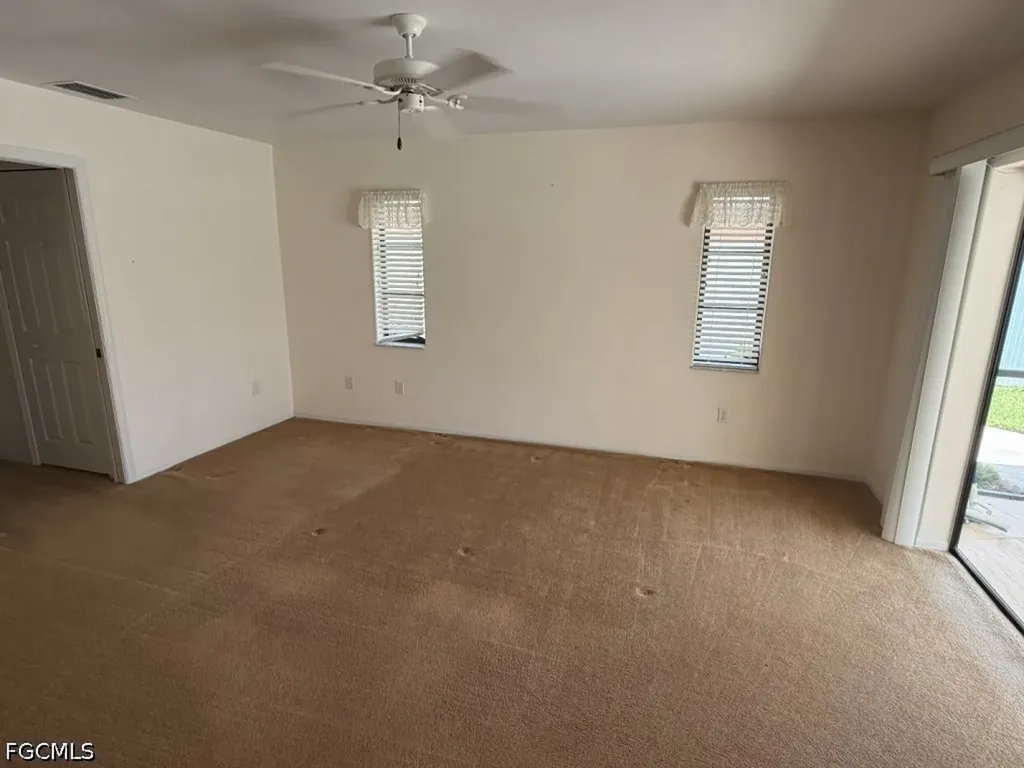 3923 SE 10th Place Cape Coral FL 33904