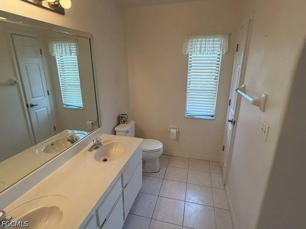 3923 SE 10th Place Cape Coral FL 33904