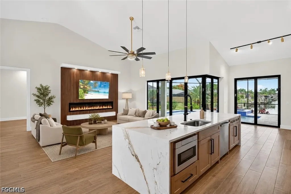 2201 Beach Parkway W Cape Coral FL 33914