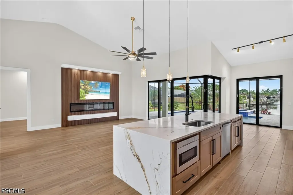 2201 Beach Parkway W Cape Coral FL 33914