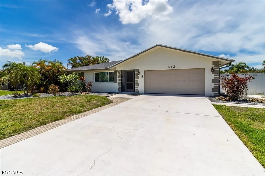 542 SE 33rd Terrace Cape Coral FL 33904