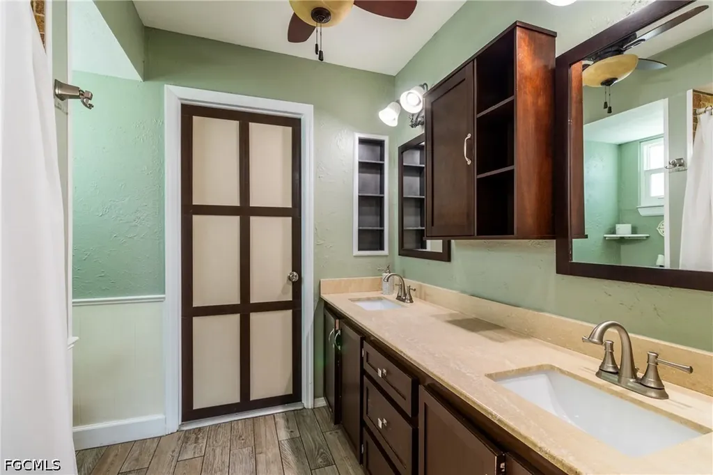 542 SE 33rd Terrace Cape Coral FL 33904