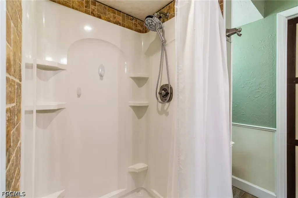 542 SE 33rd Terrace Cape Coral FL 33904