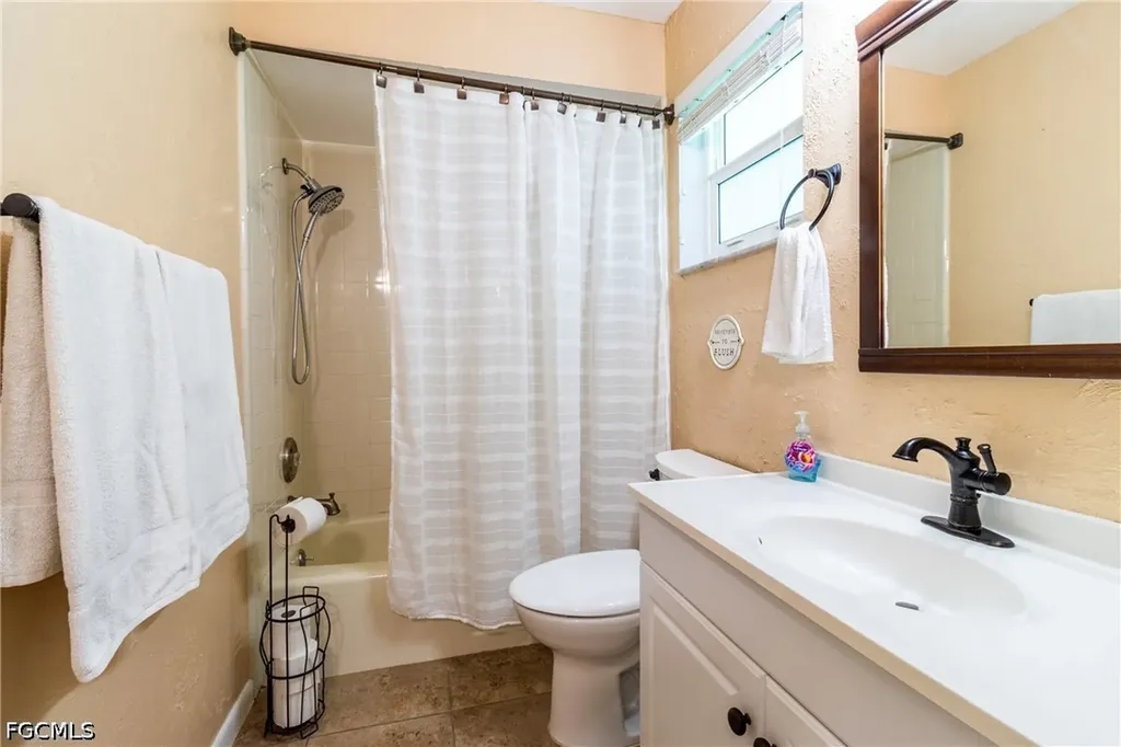 542 SE 33rd Terrace Cape Coral FL 33904