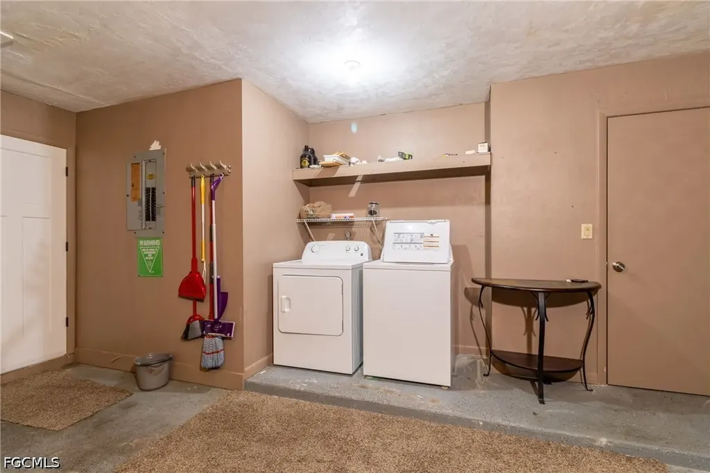 542 SE 33rd Terrace Cape Coral FL 33904