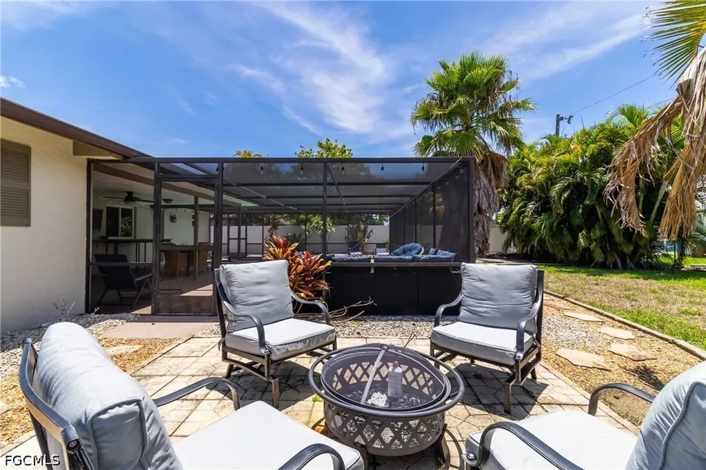 542 SE 33rd Terrace Cape Coral FL 33904