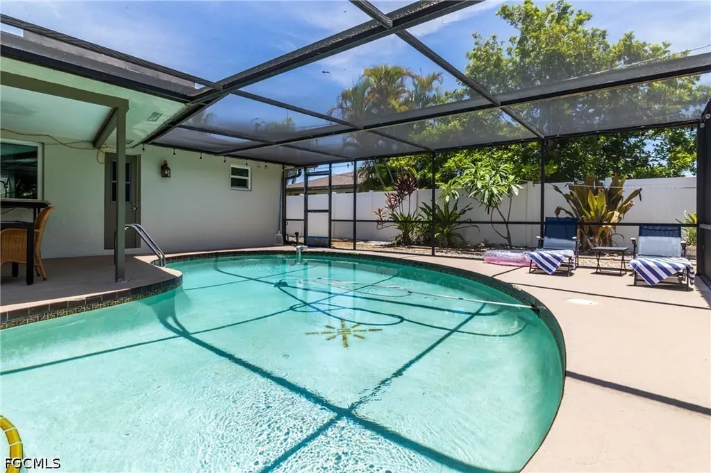 542 SE 33rd Terrace Cape Coral FL 33904