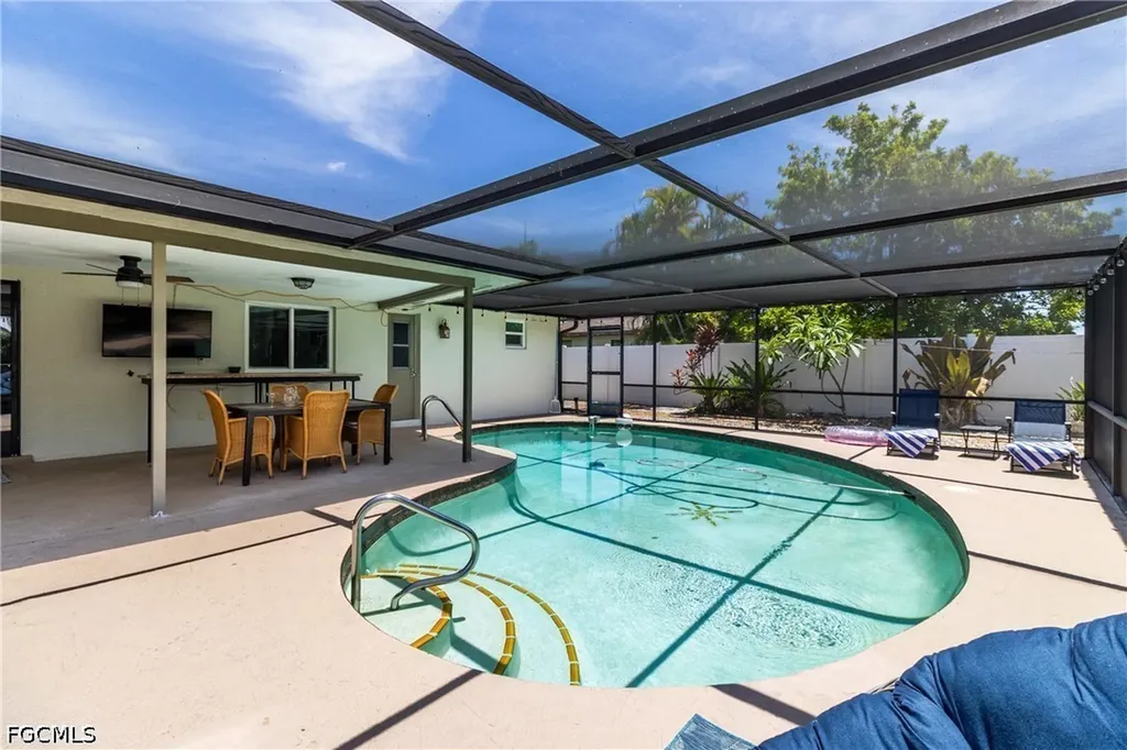 542 SE 33rd Terrace Cape Coral FL 33904