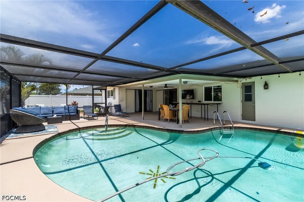 542 SE 33rd Terrace Cape Coral FL 33904