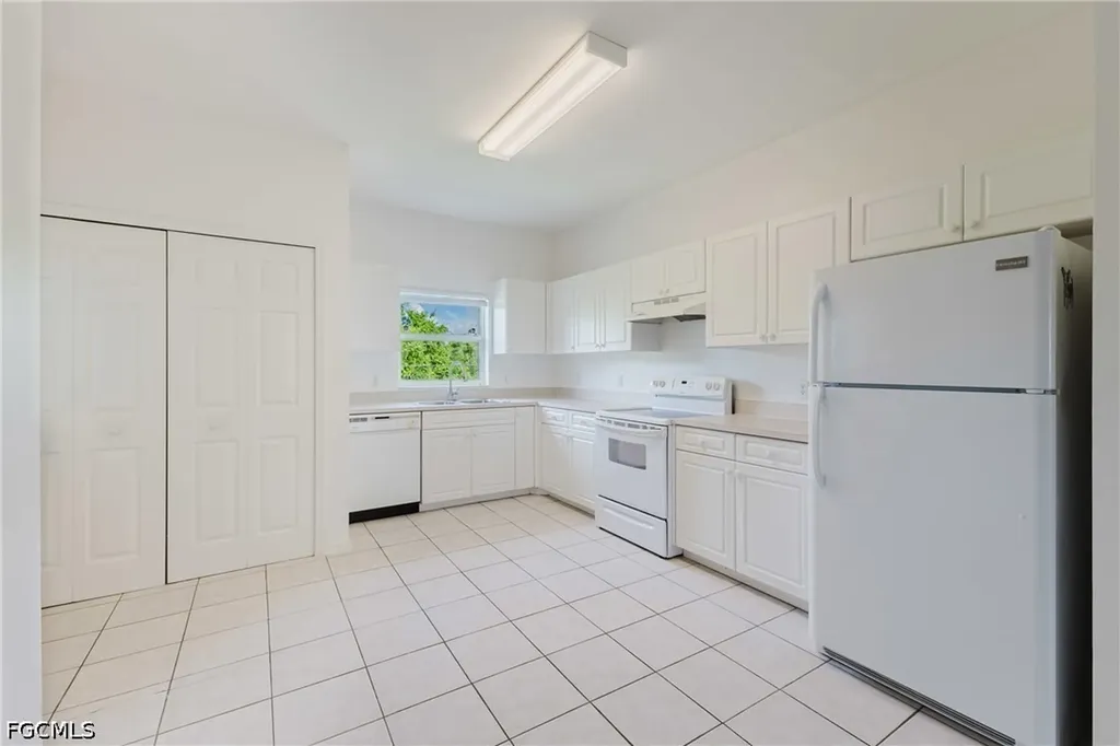 5612 Rose Garden Road Cape Coral FL 33914
