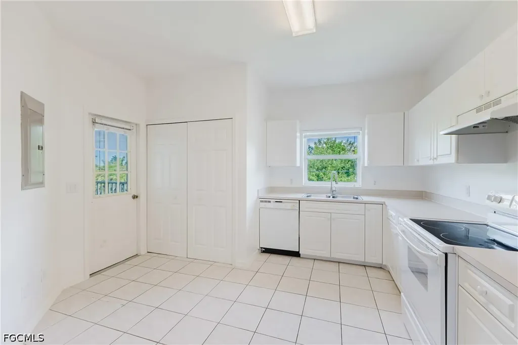 5612 Rose Garden Road Cape Coral FL 33914