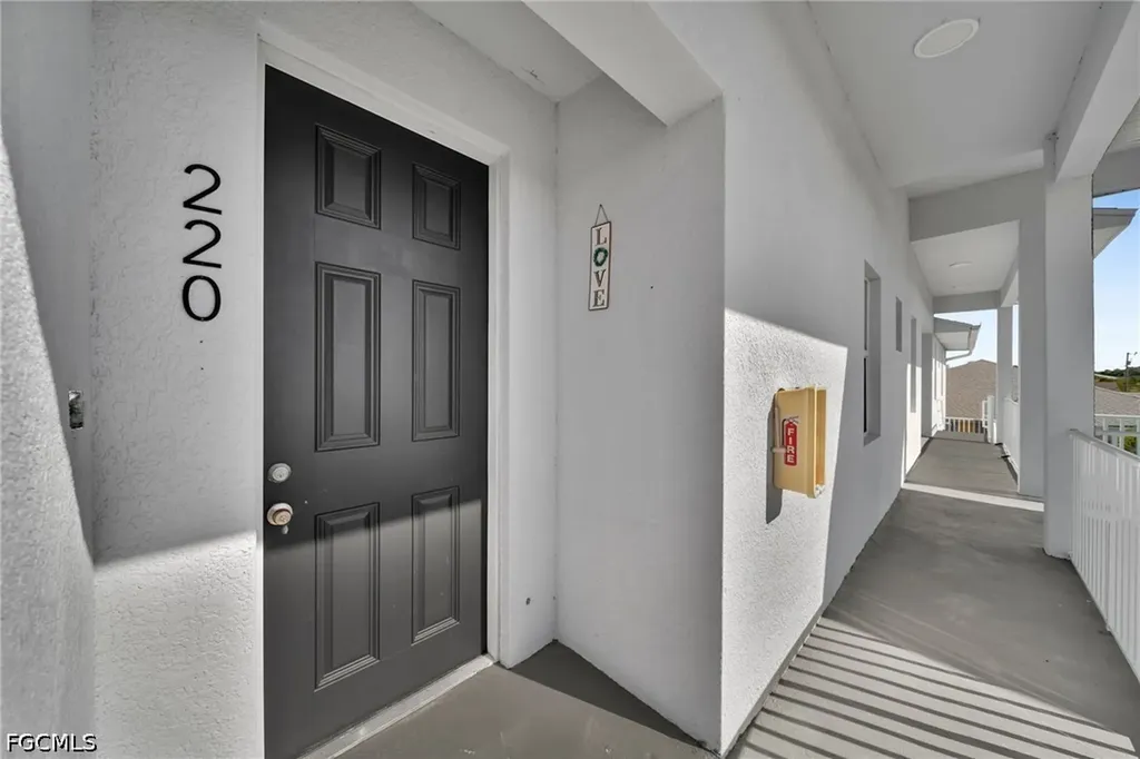 275 SW 4th Street Cape Coral FL 33991