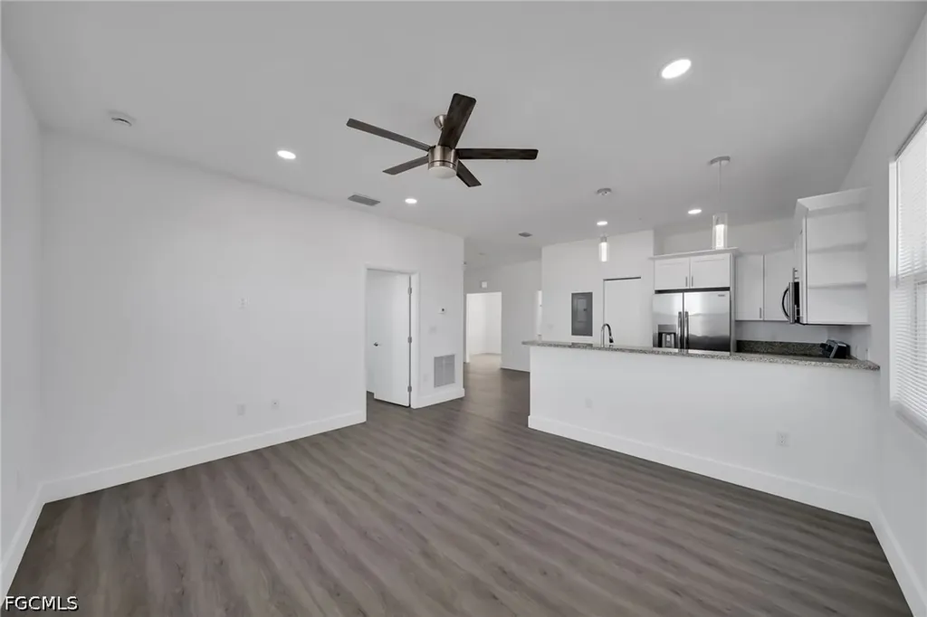 275 SW 4th Street Cape Coral FL 33991