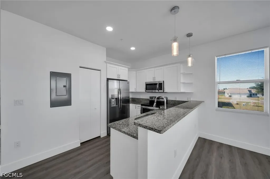 275 SW 4th Street Cape Coral FL 33991