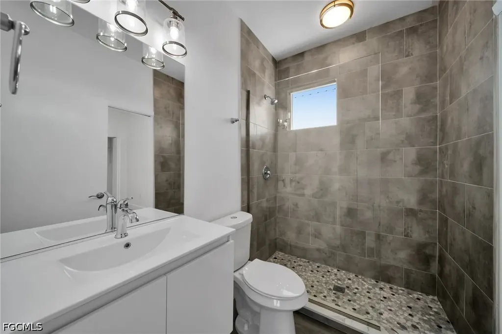 275 SW 4th Street Cape Coral FL 33991