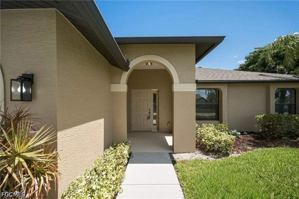 1502 SE 33rd Street Cape Coral FL 33904