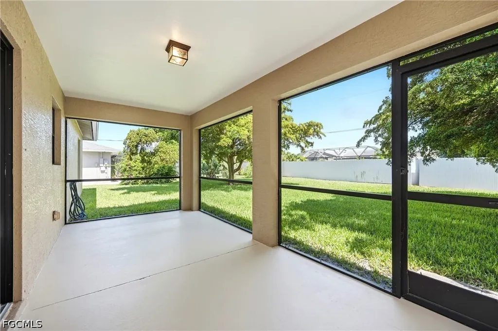 1502 SE 33rd Street Cape Coral FL 33904