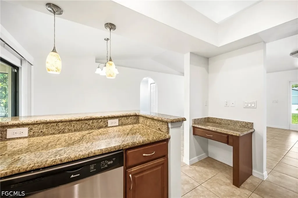 1502 SE 33rd Street Cape Coral FL 33904