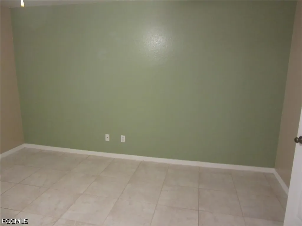 271 SW 4th Street Cape Coral FL 33991