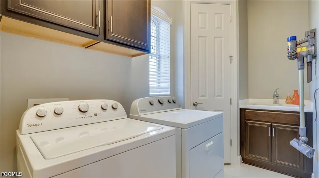 10230 Glastonbury Circle Fort Myers FL 33913