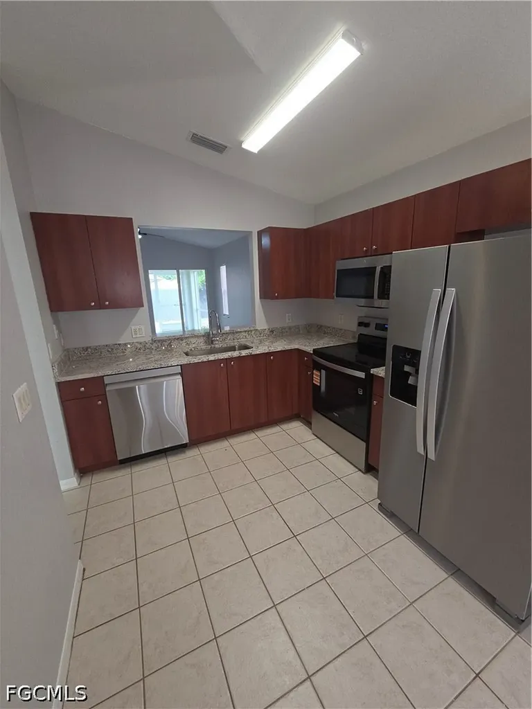 1032 SE 11th Street Cape Coral FL 33990