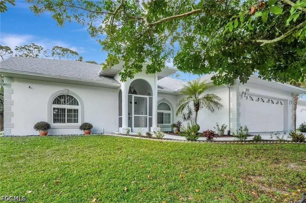 809 Robert Avenue Lehigh Acres FL 33936