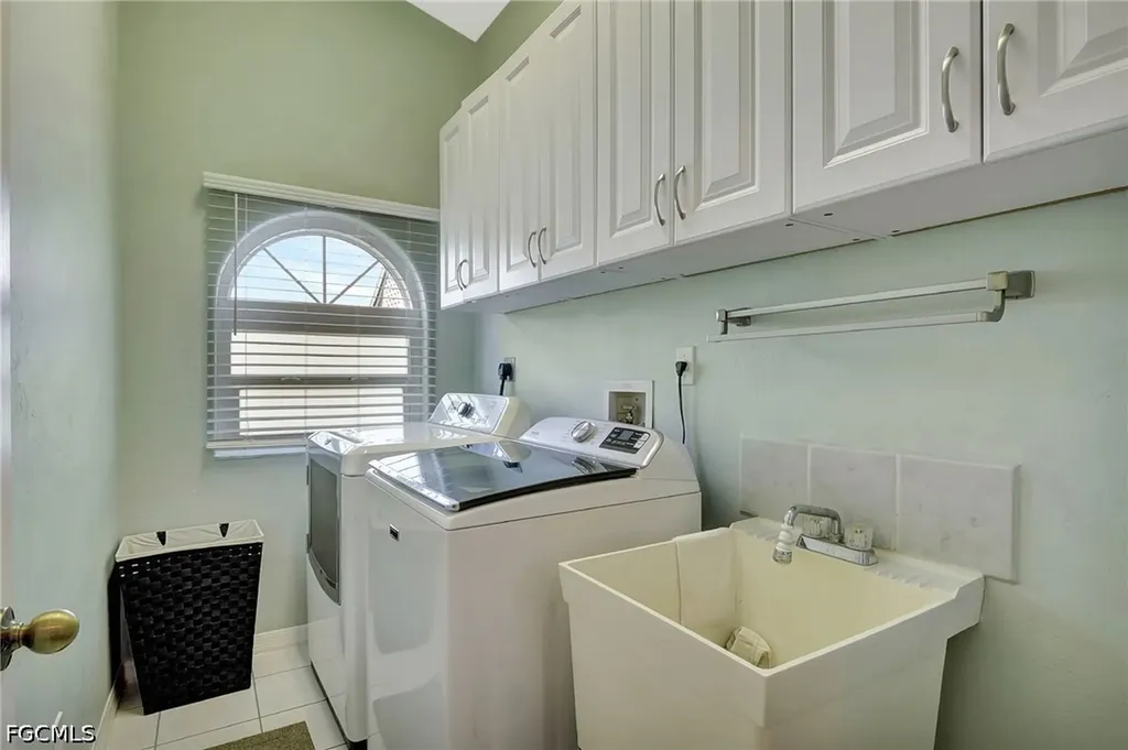 809 Robert Avenue Lehigh Acres FL 33936