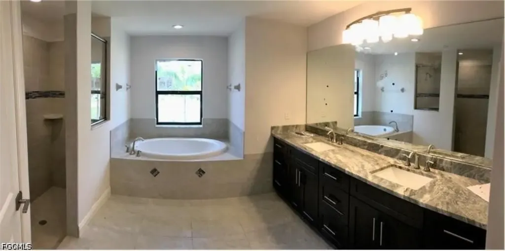815 SW 11th Court Cape Coral FL 33991