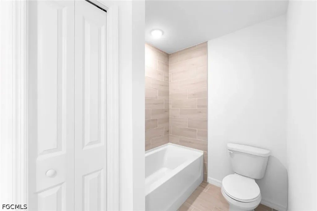 2825 NE 4th Place Cape Coral FL 33909