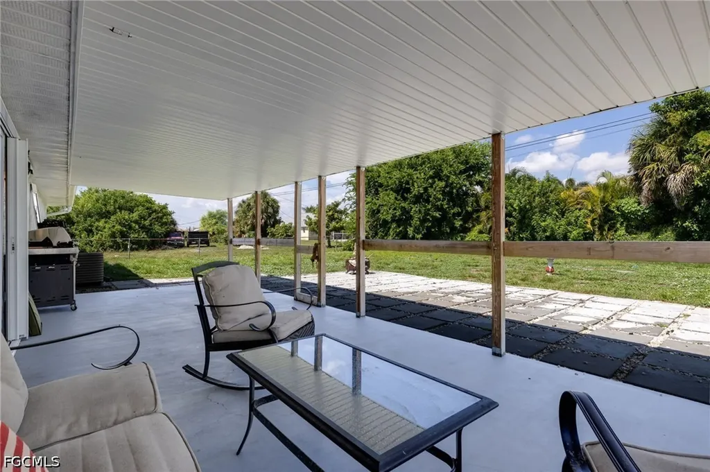 2204 NE 15th Place Cape Coral FL 33909