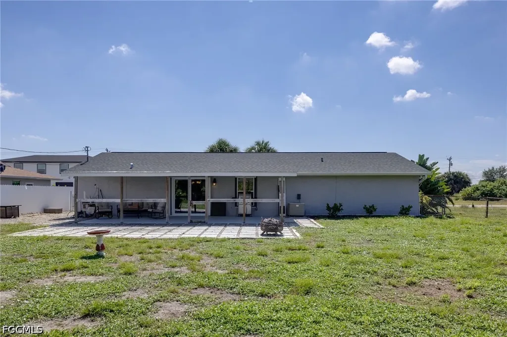 2204 NE 15th Place Cape Coral FL 33909