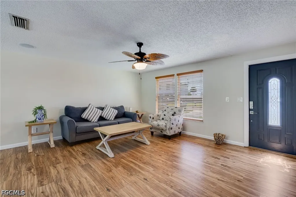 2204 NE 15th Place Cape Coral FL 33909