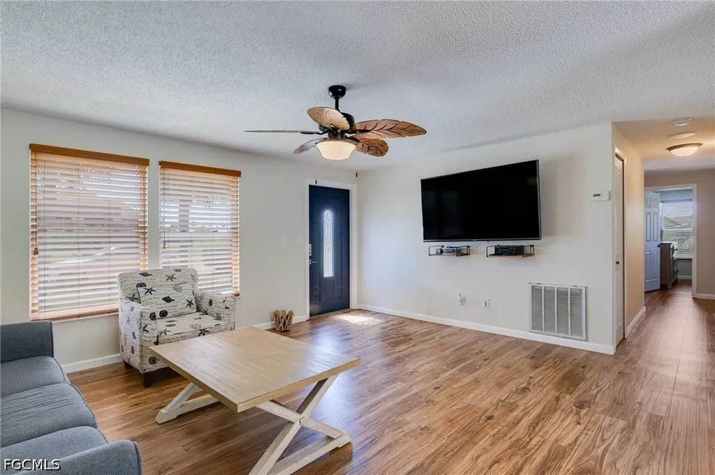 2204 NE 15th Place Cape Coral FL 33909