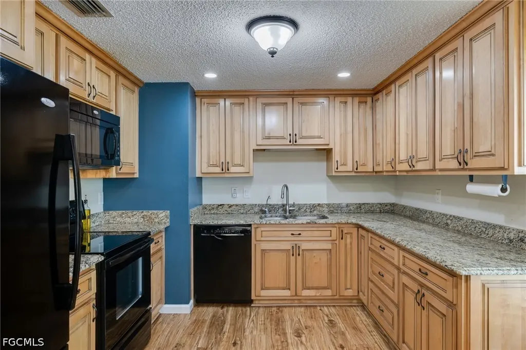 2204 NE 15th Place Cape Coral FL 33909